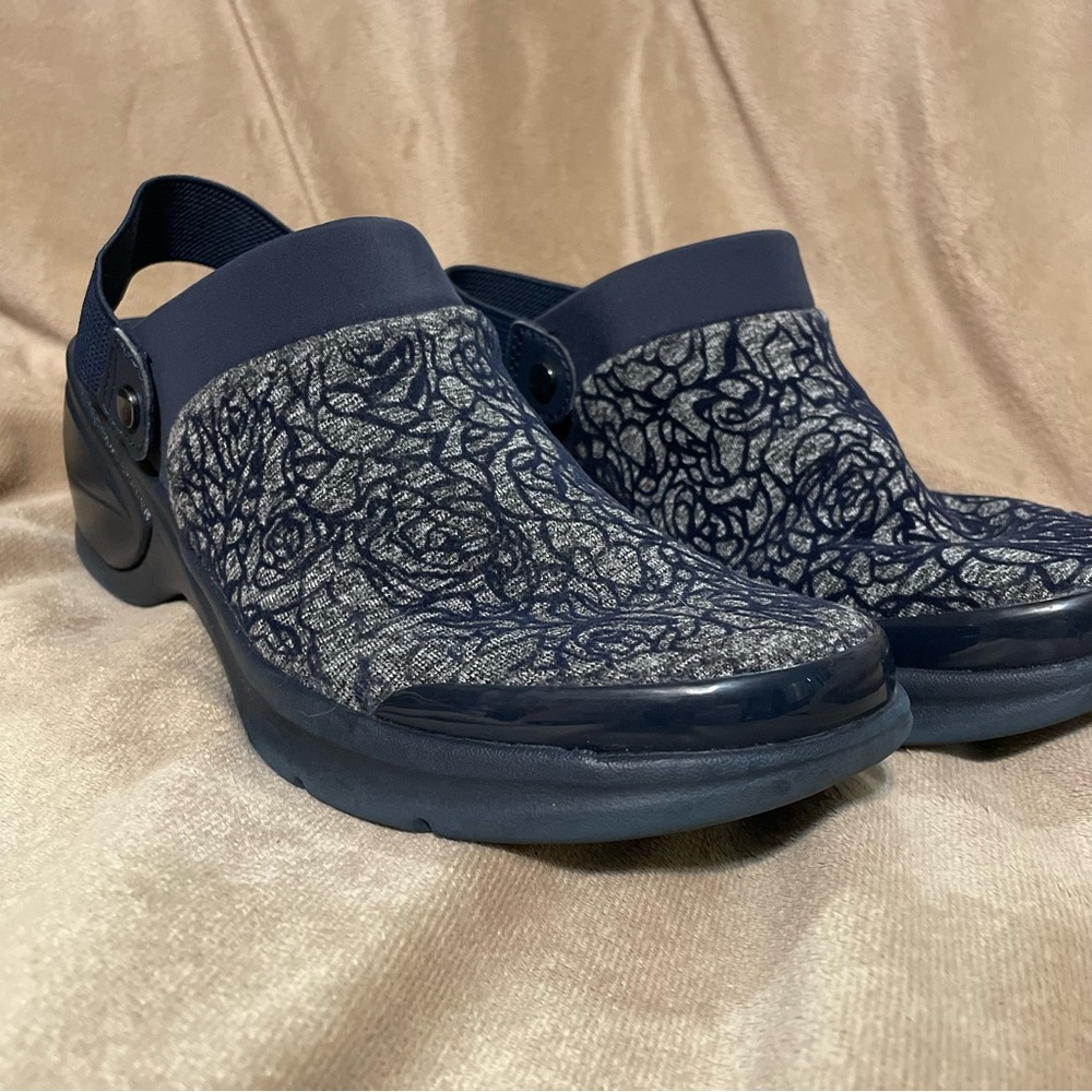 Bzees Navy Kitty Floral Clog Mules